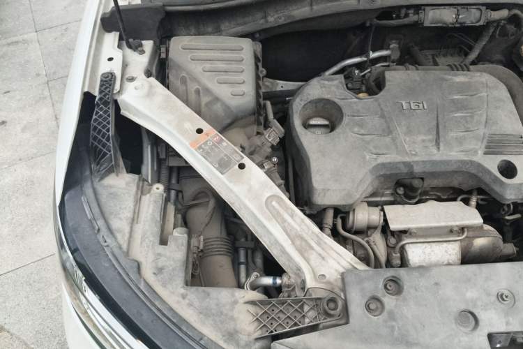 Used Roewe RX5 2016 20T Two-Wheel Drive Automatic Internet Smart Edition Engine Bay Right
