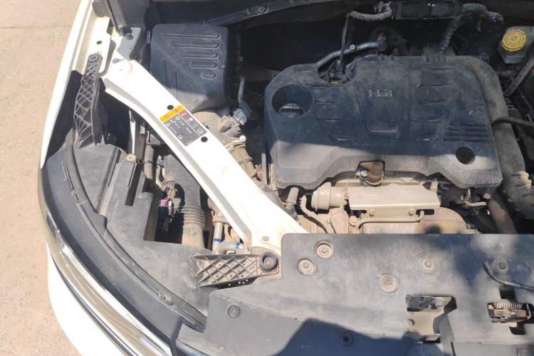 Used Roewe RX5 2016 20T Two-Wheel Drive Manual Flagship Edition Engine Bay Right