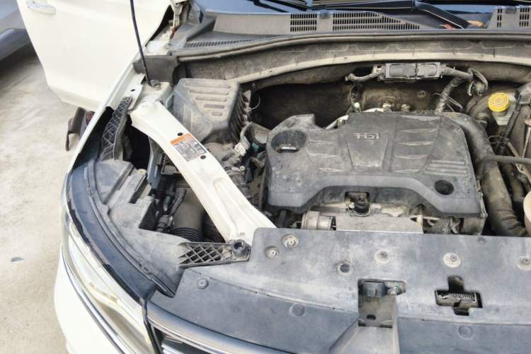 Used Roewe RX5 2016 20T Two-Wheel Drive Automatic Flagship Edition Engine Bay Right