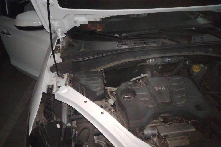 Used Roewe RX5 2016 20T Two-Wheel Drive Automatic Flagship Edition Engine Bay Right