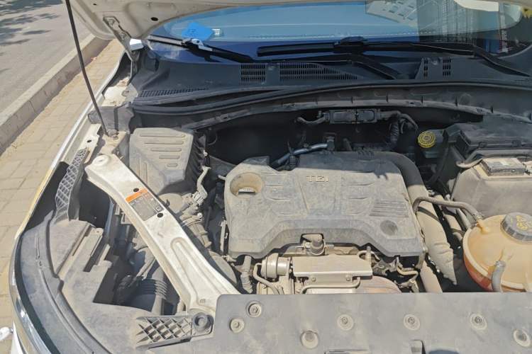 Used Roewe RX5 2016 20T Two-Wheel Drive Manual Flagship Edition Engine Bay Right
