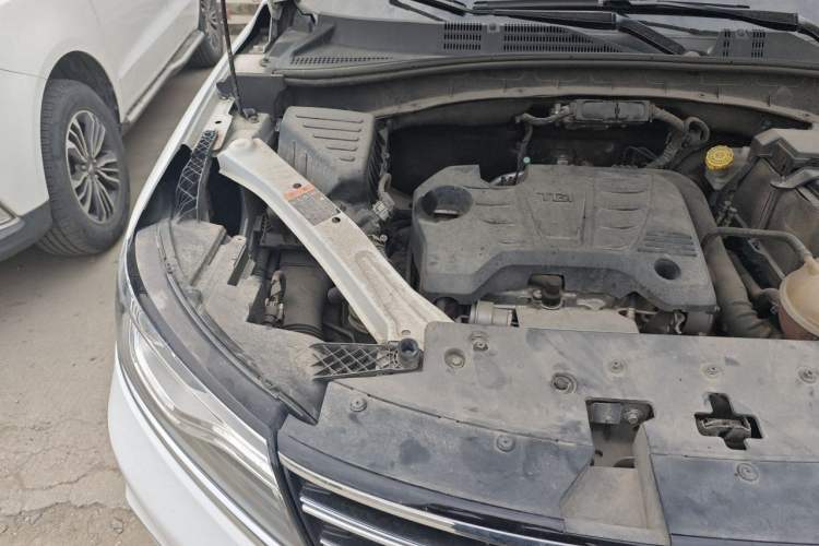 Used Roewe RX5 2016 20T Two-Wheel Drive Automatic Flagship Edition Engine Bay Right
