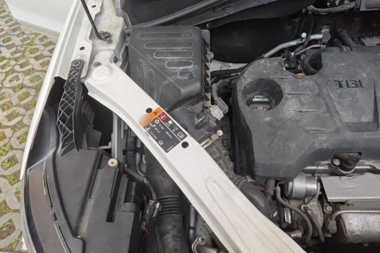 Used Roewe RX5 2016 20T Two-Wheel Drive Automatic Flagship Edition Engine Bay Right
