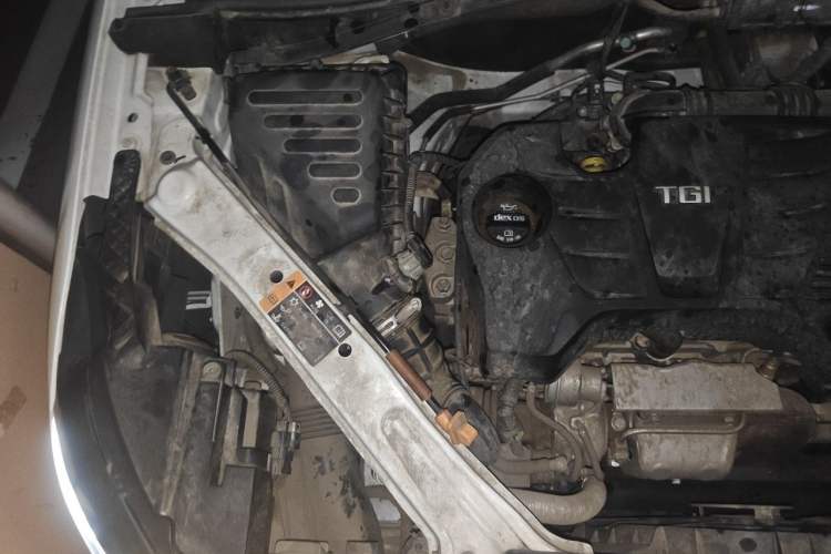 Used Roewe RX5 2016 20T Two-Wheel Drive Automatic Flagship Edition Engine Bay Right