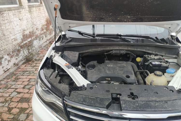 Used Roewe RX5 2016 20T Two-Wheel Drive Manual Flagship Edition Engine Bay Right