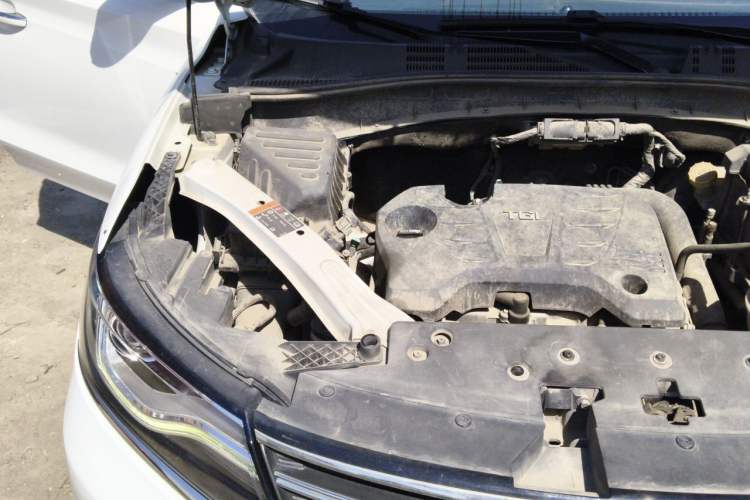 Used Roewe RX5 2016 20T Two-Wheel Drive Automatic Internet Smart Edition Engine Bay Right