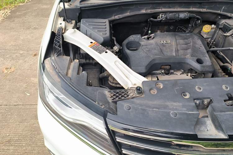 Used Roewe RX5 2016 20T Two-Wheel Drive Automatic Internet Smart Edition Engine Bay Right