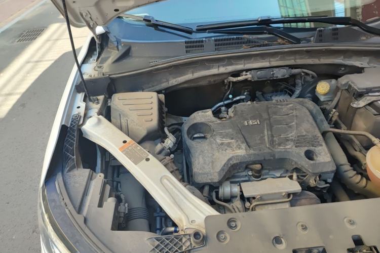 Used Roewe RX5 2016 20T Two-Wheel Drive Automatic Internet Smart Edition Engine Bay Right