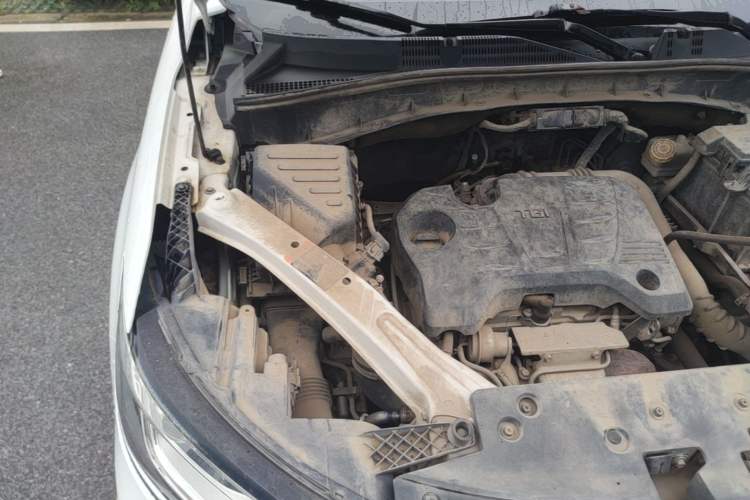 Used Roewe RX5 2016 20T Two-Wheel Drive Manual Flagship Edition Engine Bay Right