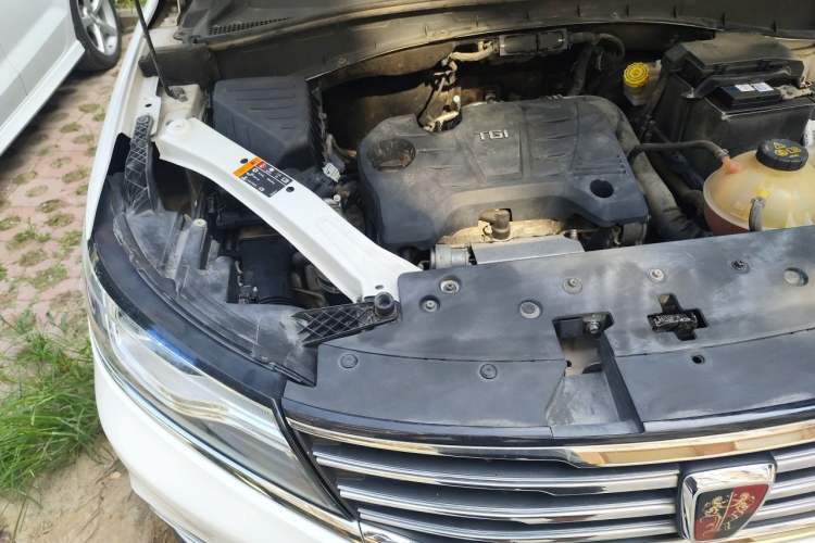 Used Roewe RX5 2016 20T Two-Wheel Drive Automatic Internet Smart Edition Engine Bay Right