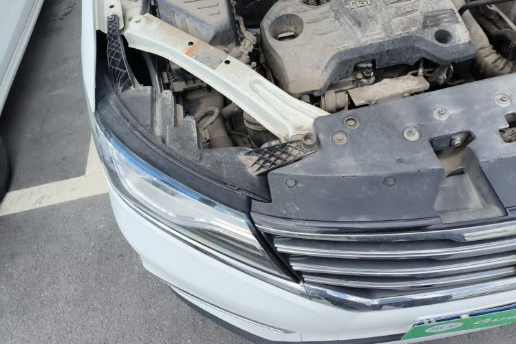 Used Roewe RX5 2016 20T Two-Wheel Drive Automatic Flagship Edition Engine Bay Right