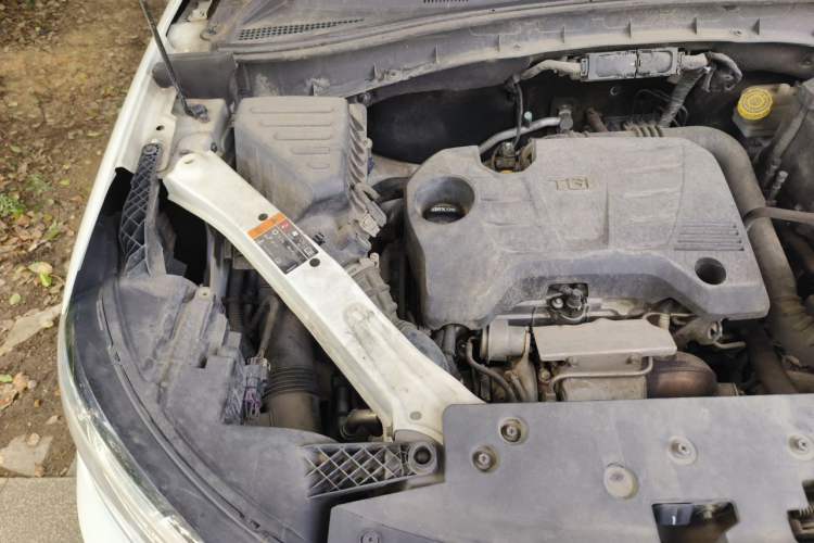 Used Roewe RX5 2016 20T Two-Wheel Drive Automatic Flagship Edition Engine Bay Right