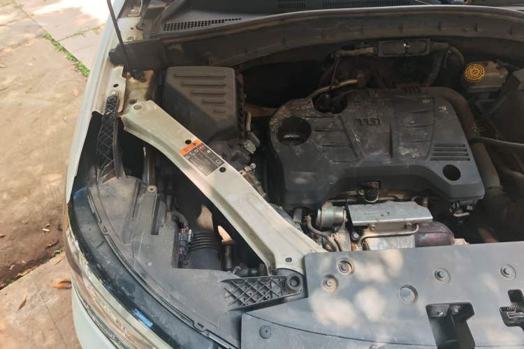 Used Roewe RX5 2016 20T Two-Wheel Drive Manual Flagship Edition Engine Bay Right