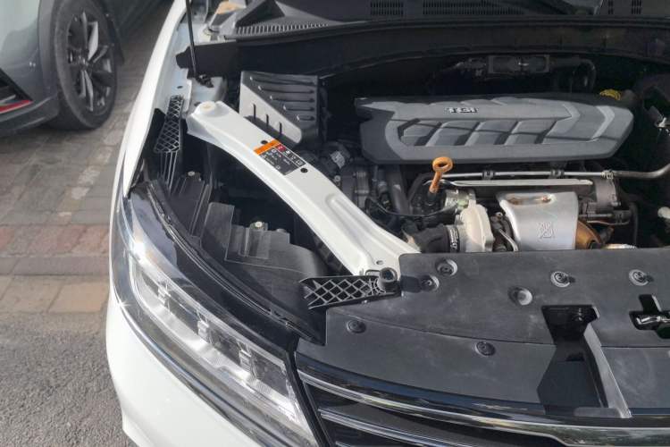 Used Roewe RX5 2016 30T Four-Wheel Drive Automatic Internet Smart Luxury Edition Engine Bay Right