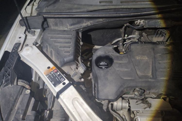 Used Roewe RX5 2016 20T Two-Wheel Drive Automatic Internet Smart Edition Engine Bay Right