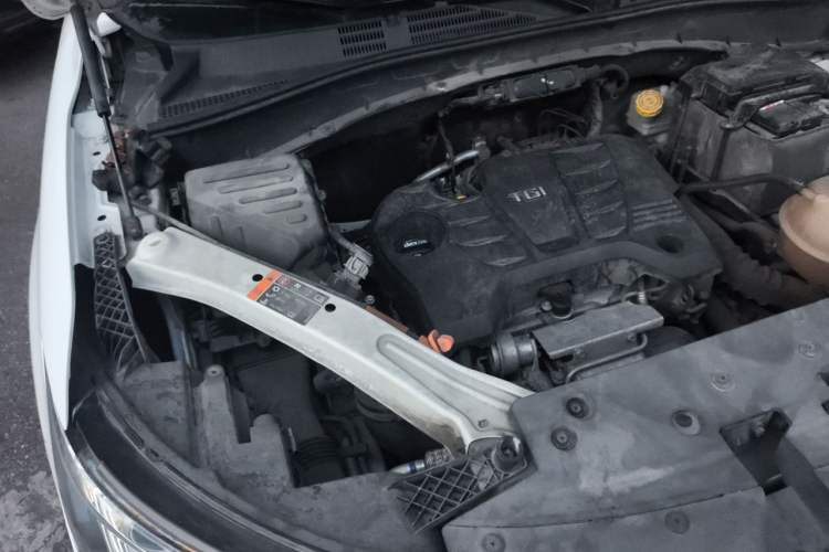 Used Roewe RX5 2016 20T Two-Wheel Drive Automatic Internet Smart Edition Engine Bay Right