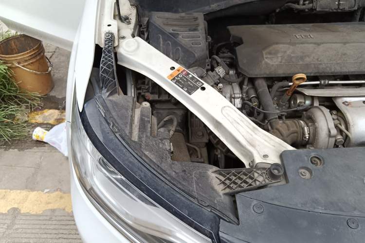 Used Roewe RX5 2016 30T Two-Wheel Drive Automatic Internet Smart Edition Engine Bay Right