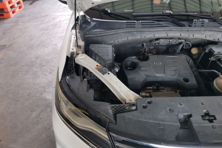 Used Roewe RX5 2016 20T Two-Wheel Drive Automatic Internet Smart Edition Engine Bay Right