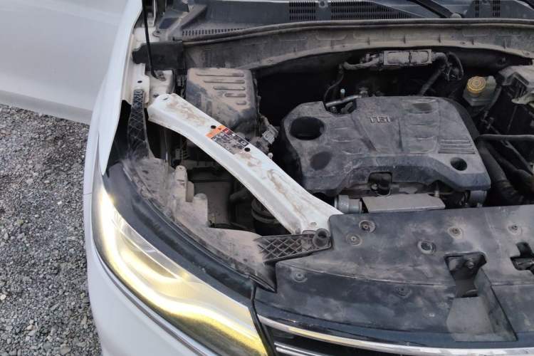 Used Roewe RX5 2016 20T Two-Wheel Drive Automatic Internet Smart Edition Engine Bay Right