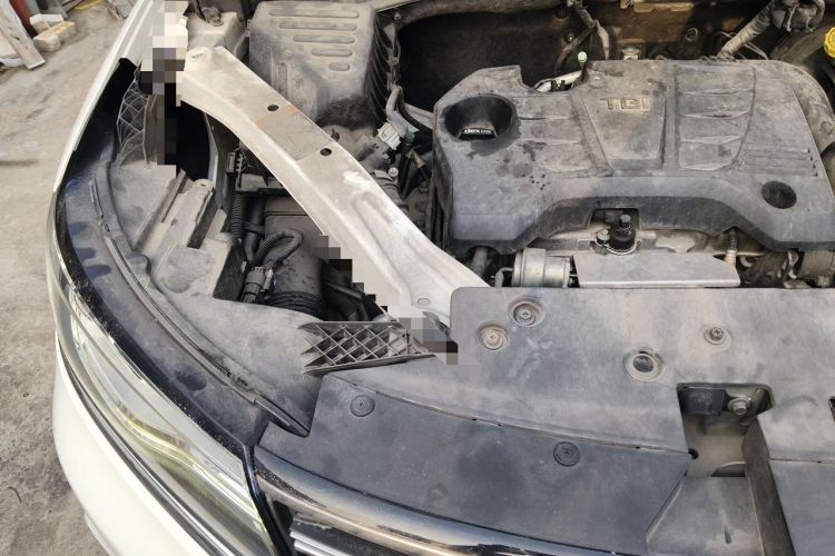 Used Roewe RX5 2016 20T Two-Wheel Drive Automatic Internet Smart Edition Engine Bay Right
