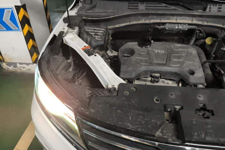 Used Roewe RX5 2016 20T Two-Wheel Drive Automatic Internet Smart Edition Engine Bay Right