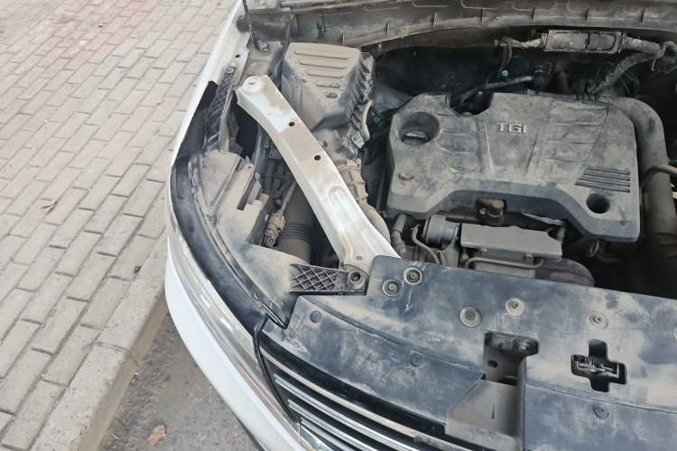 Used Roewe RX5 2016 20T Two-Wheel Drive Automatic Internet Smart Edition Engine Bay Right