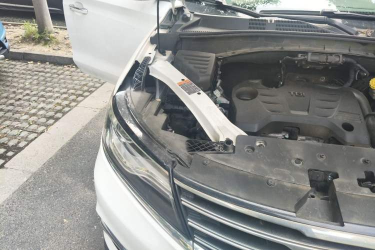 Used Roewe RX5 2016 20T Two-Wheel Drive Automatic Flagship Edition Engine Bay Right