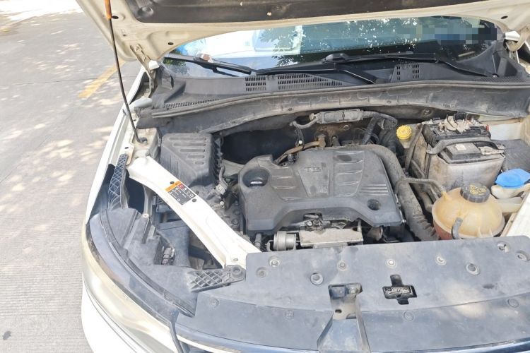 Used Roewe RX5 2016 20T Two-Wheel Drive Automatic Internet Smart Edition Engine Bay Right