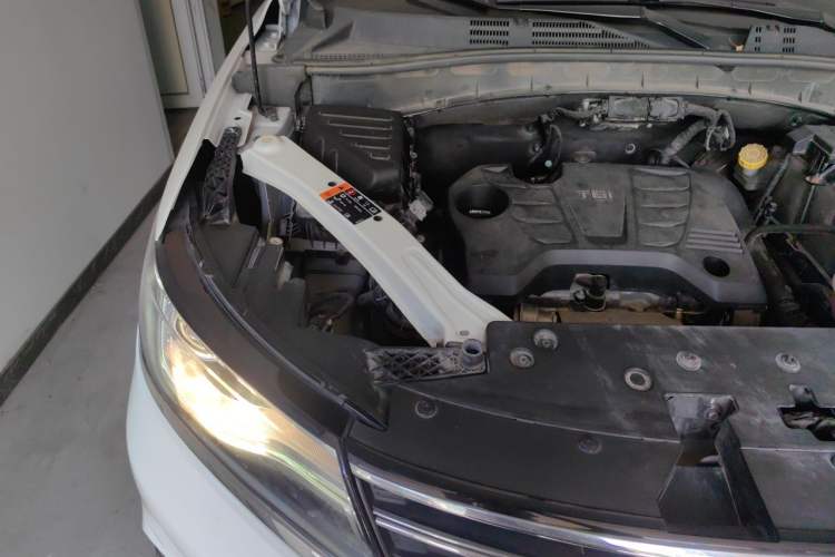 Used Roewe RX5 2016 20T Two-Wheel Drive Automatic Internet Smart Edition Engine Bay Right