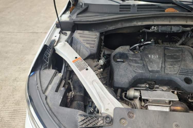 Used Roewe RX5 2016 20T Two-Wheel Drive Manual Flagship Edition Engine Bay Right