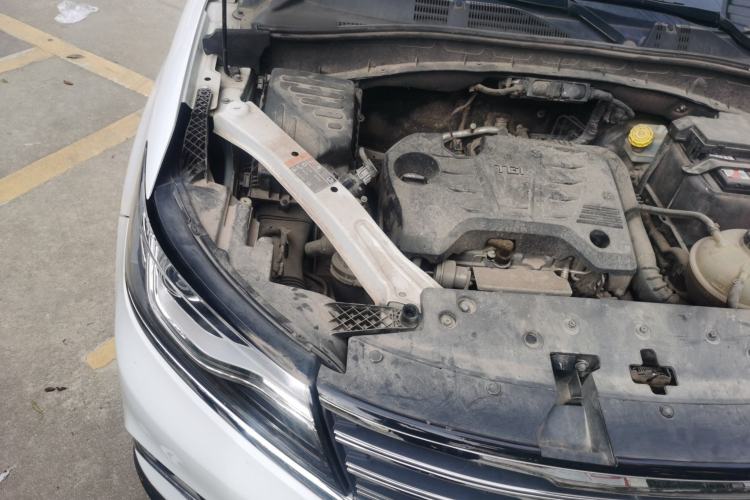 Used Roewe RX5 2016 20T Two-Wheel Drive Manual Flagship Edition Engine Bay Right