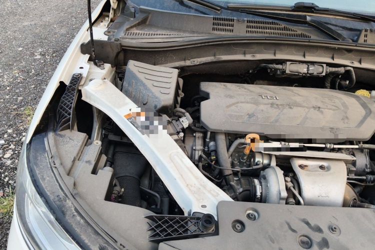 Used Roewe RX5 2016 30T Two-Wheel Drive Automatic Internet Smart Edition Engine Bay Right