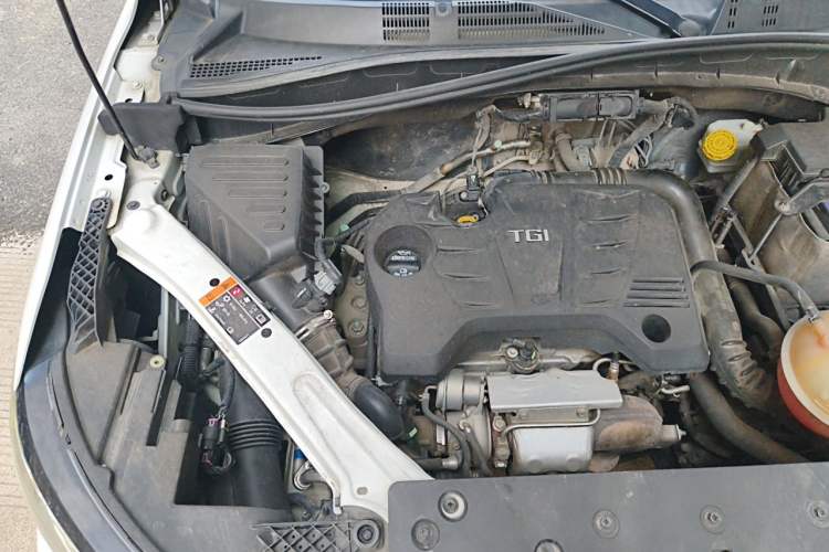 Used Roewe RX5 2016 20T Two-Wheel Drive Automatic Flagship Edition Engine Bay Right