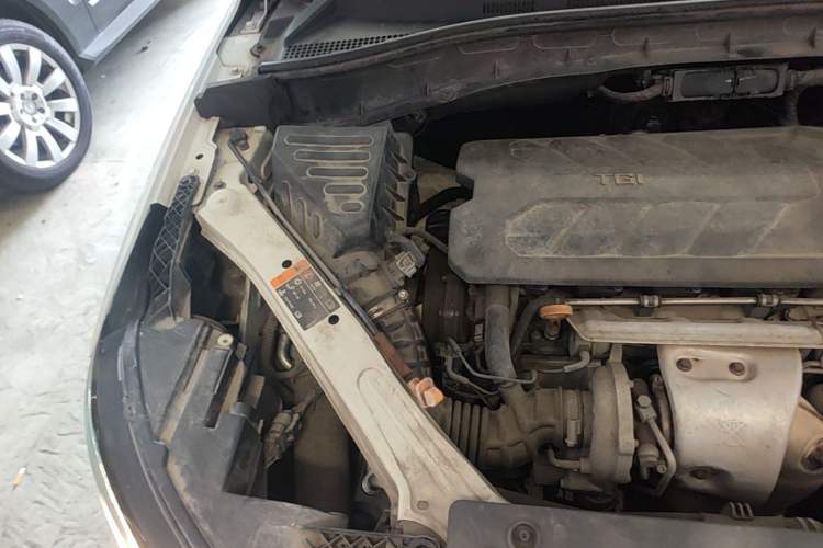 Used Roewe RX5 2016 30T Two-Wheel Drive Automatic Internet Smart Edition Engine Bay Right