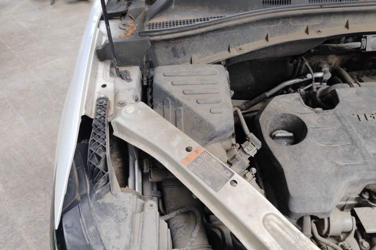 Used Roewe RX5 2016 20T Two-Wheel Drive Manual Flagship Edition Engine Bay Right