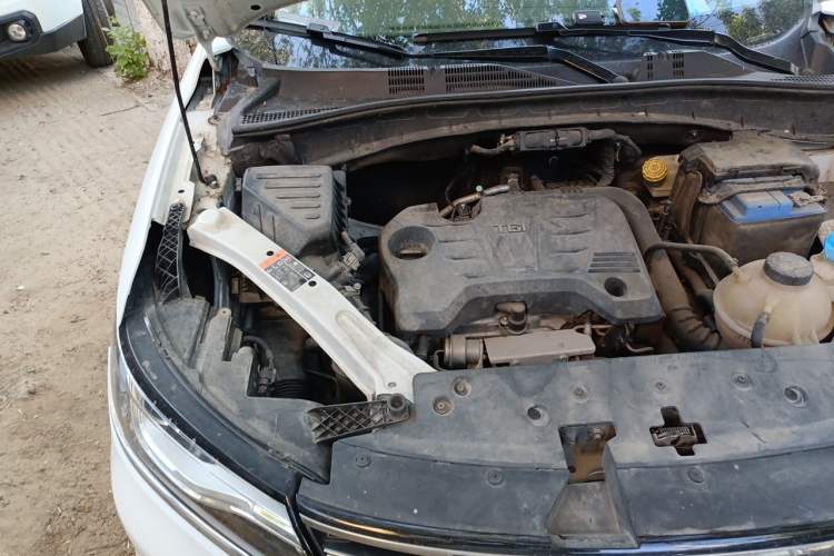 Used Roewe RX5 2016 20T Two-Wheel Drive Automatic Internet Smart Edition Engine Bay Right