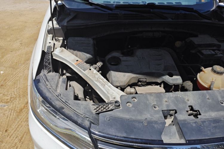 Used Roewe RX5 2016 20T Two-Wheel Drive Automatic Internet Smart Edition Engine Bay Right