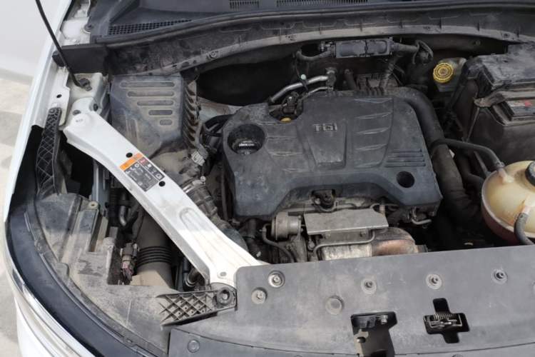 Used Roewe RX5 2016 20T Two-Wheel Drive Automatic Flagship Edition Engine Bay Right