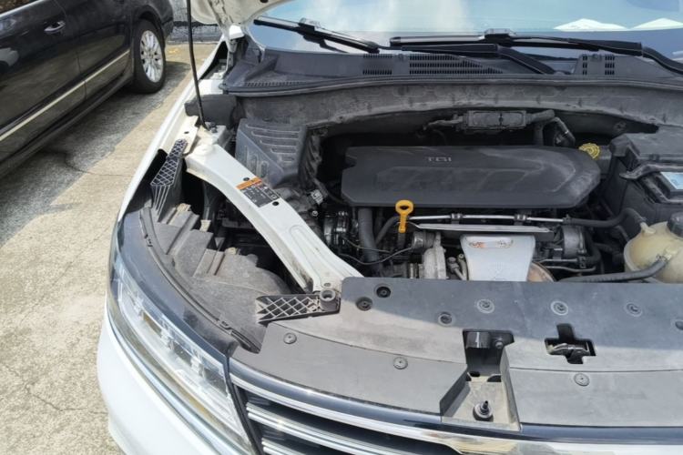 Used Roewe RX5 2016 30T Four-Wheel Drive Automatic Internet Smart Luxury Edition Engine Bay Right