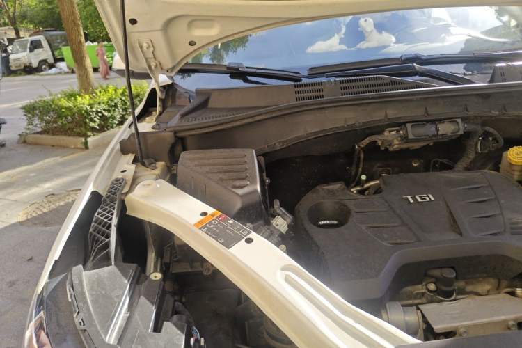Used Roewe RX5 2016 20T Two-Wheel Drive Automatic Internet Smart Edition Engine Bay Right