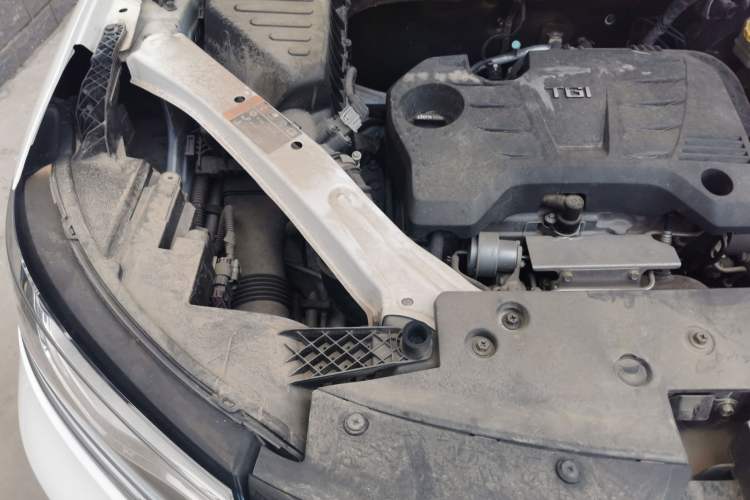 Used Roewe RX5 2016 20T Two-Wheel Drive Manual Flagship Edition Engine Bay Right