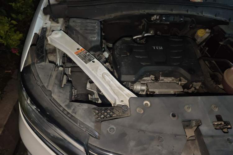 Used Roewe RX5 2016 20T Two-Wheel Drive Automatic Internet Smart Edition Engine Bay Right