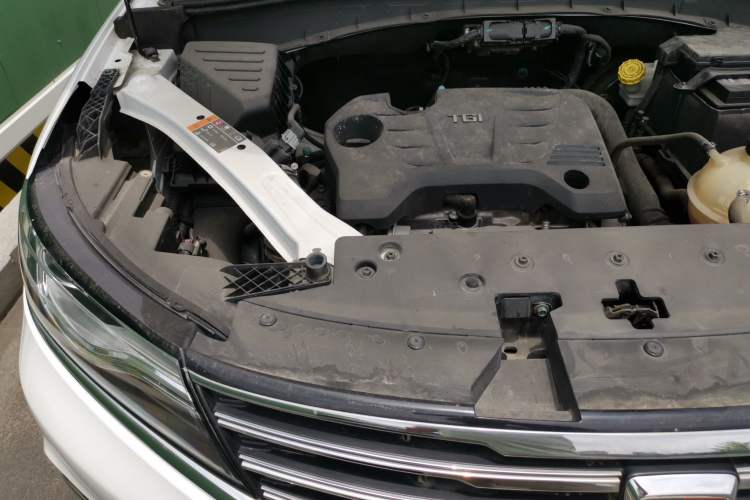 Used Roewe RX5 2016 20T Two-Wheel Drive Automatic Internet Smart Edition Engine Bay Right
