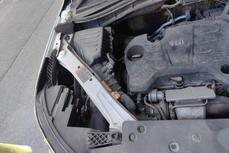 Used Roewe RX5 2016 20T Two-Wheel Drive Automatic Internet Smart Edition Engine Bay Right
