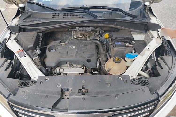 Used Roewe RX5 2016 20T Two-Wheel Drive Automatic Flagship Edition Engine Bay