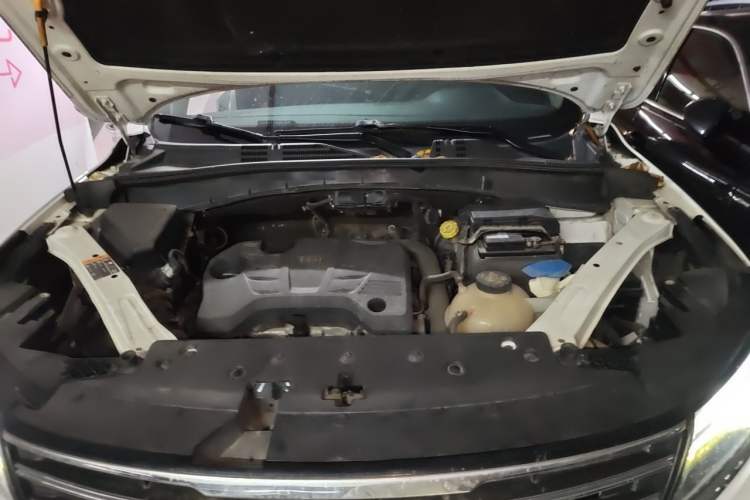 Used Roewe RX5 2016 20T Two-Wheel Drive Automatic Flagship Edition Engine Bay