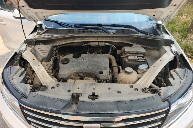 Used Roewe RX5 2016 20T Two-Wheel Drive Manual Transmission Internet Smart Edition Engine Bay