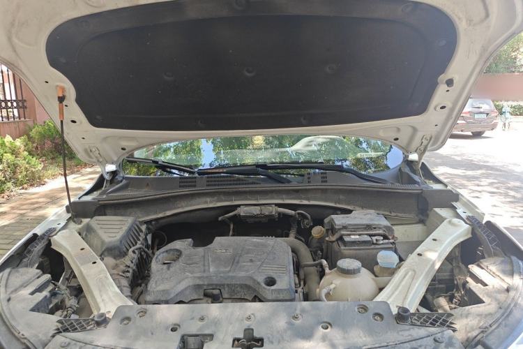 Used Roewe RX5 2016 20T Two-Wheel Drive Automatic Internet Smart Edition Engine Bay