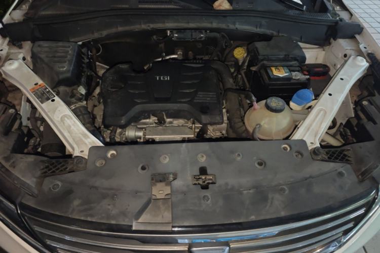 Used Roewe RX5 2016 20T Two-Wheel Drive Automatic Internet Smart Edition Engine Bay