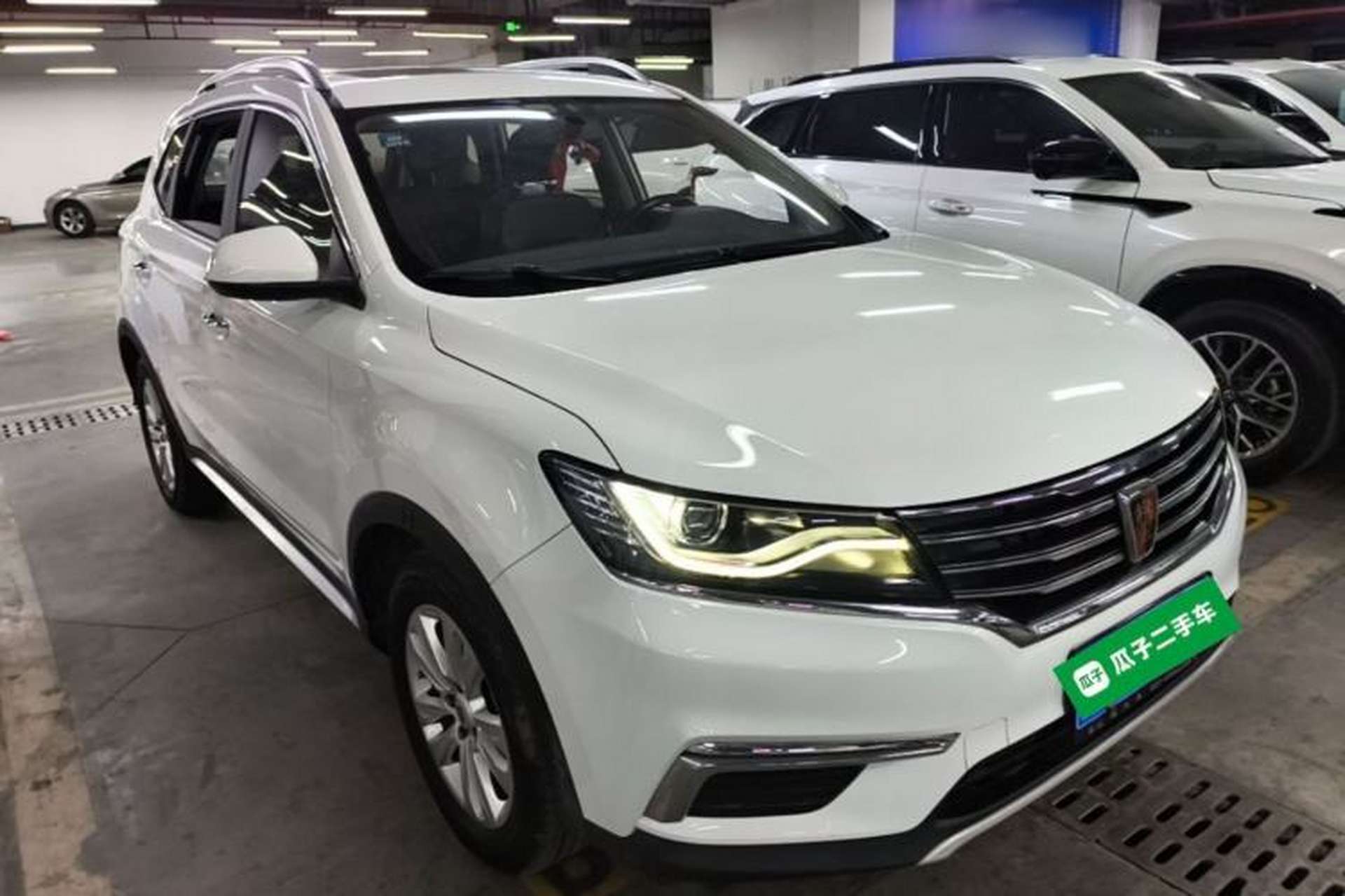 Used Roewe RX5 2016 20T Two-Wheel Drive Automatic Flagship Edition Front Right 45 Deg